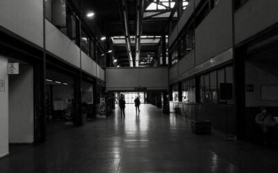 30 ottobre, Tribunale di Napoli, il prospetto delle aule d’udienza penale