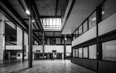 30 maggio, Tribunale di Napoli, il prospetto delle aule d’udienza penale