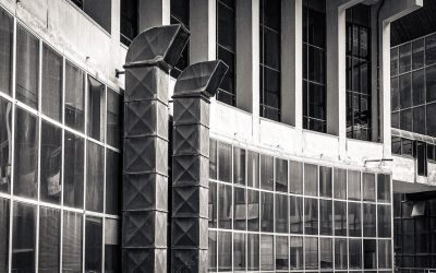 5 luglio, Tribunale di Napoli, il prospetto delle aule d’udienza penale